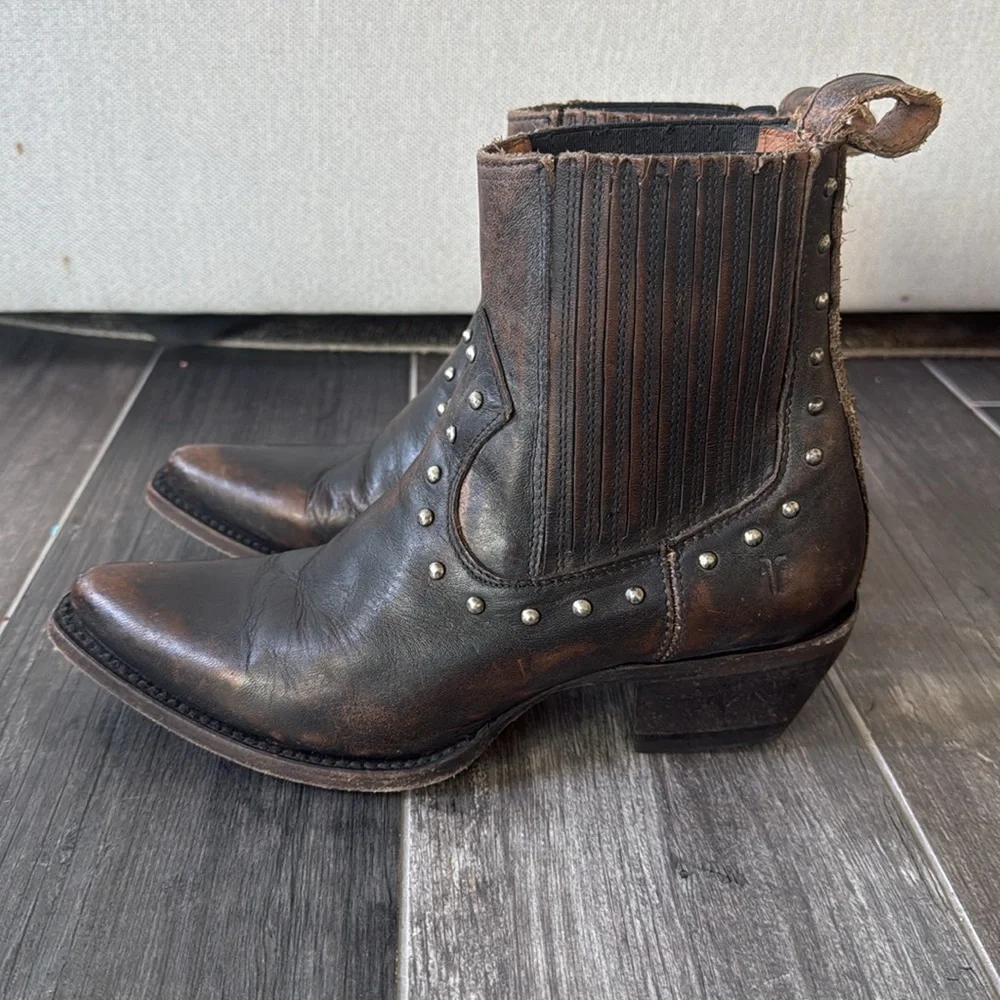 Frye Studded Leather Western Boots | Size 6.5 | Vintage Distressed - Picture 4 of 11